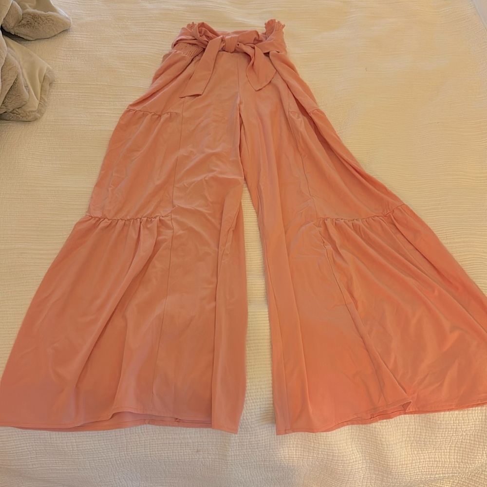 NWT halara pink wide legged flowy pants with elastic waist & tie size M